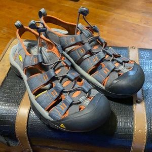 These shoes have been Warren very little and and are great for outdoor activitie